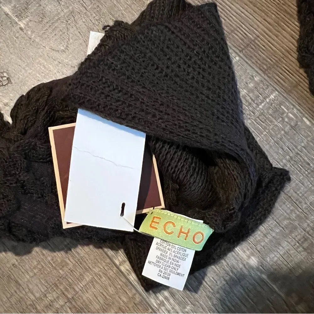 Echo neck scarf